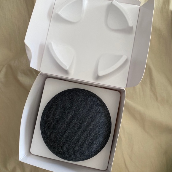 Google Home Mini - Picture 2 of 3
